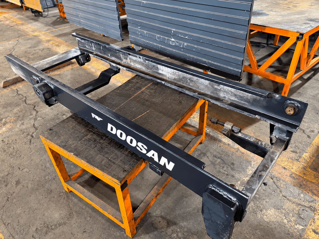 Усиление металлоконструкций накладками при ремонте мачты Doosan